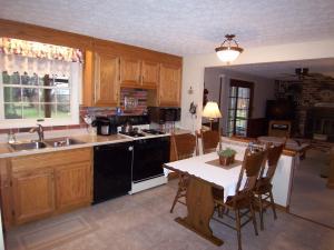 1663 Evinrude Ave, Columbus, OH 43229 photo 2