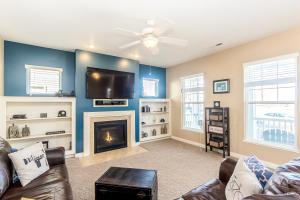 560 Lamplight Dr, Delaware, OH 43015 photo 2