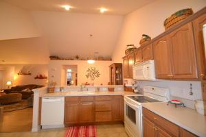 219 Stonegate Loop, Pataskala, OH 43062 photo 5