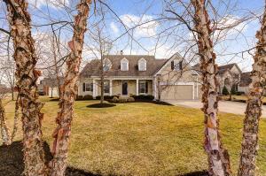 8124 Summerhouse Dr E, Dublin, OH 43016 photo 2