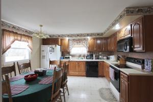 579 Edgefield Dr, Marion, OH 43302 photo 2