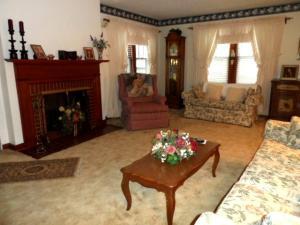 114 Seyfert Ave, Circleville, OH 43113 photo 3