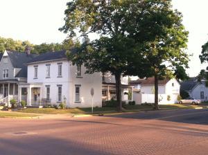 303 E Franklin St, Circleville, OH 43113 photo 1
