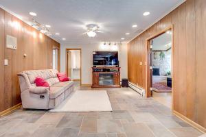 3987 Riverview Dr, Columbus, OH 43221 photo 8