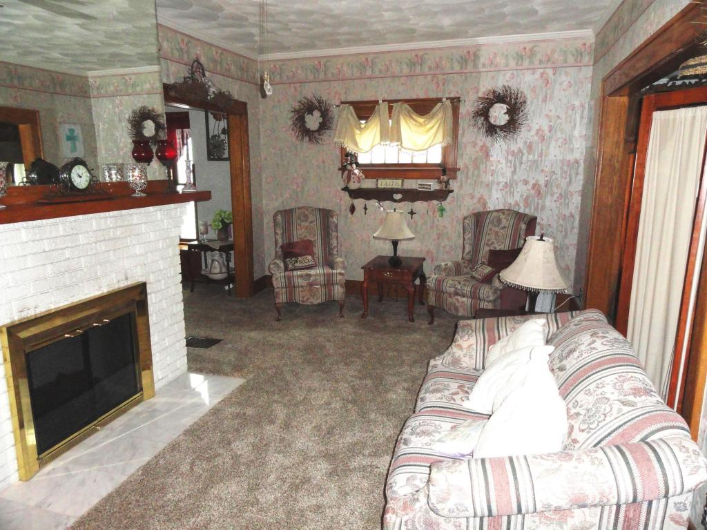 447 Summit St, Marion, OH 43302 photo 2