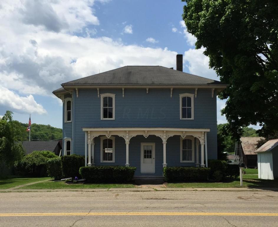 809 Chestnut St, Dresden, OH 43821 photo 1