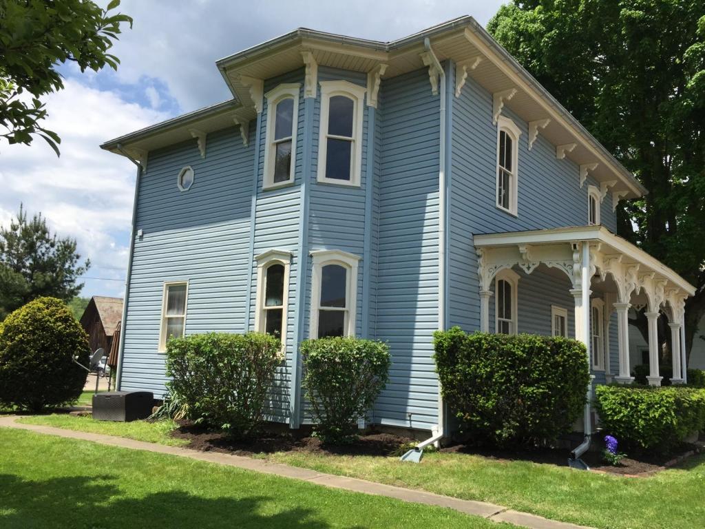 809 Chestnut St, Dresden, OH 43821 photo 3
