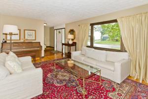 1908 Cedar Willow Dr, Columbus, OH 43229 photo 4