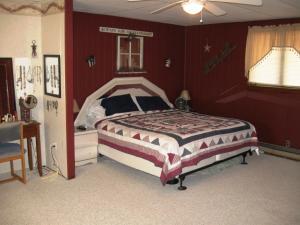47 Spring St, Glouster, OH 45732 photo 8