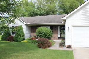 1990 Patrick Dr E, Newark, OH 43055 photo 1