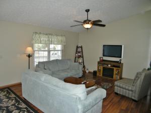 111 Lantern Chase Dr, Delaware, OH 43015 photo 3