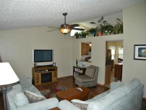 111 Lantern Chase Dr, Delaware, OH 43015 photo 2