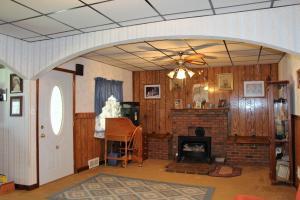 591 E Front St, Logan, OH 43138 photo 13