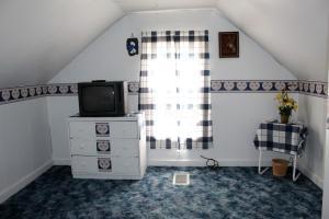 591 E Front St, Logan, OH 43138 photo 7