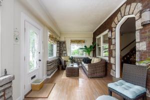 2635 E Broad St, Bexley, OH 43209 photo 2