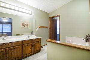 8833 Crampton Dr, Powell, OH 43065 photo 23
