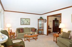 7435 Mapleleaf Blvd, Columbus, OH 43235 photo 3