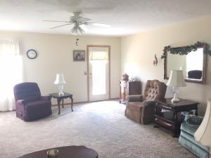 1606 E Turkey Run Dr, Newark, OH 43055 photo 4