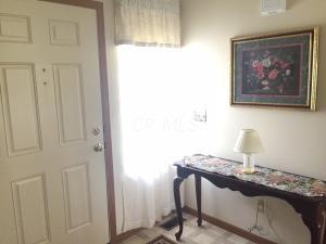1606 E Turkey Run Dr, Newark, OH 43055 photo 2