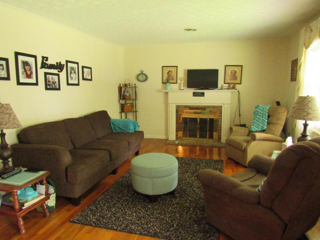 278 Michelle St, Logan, OH 43138 photo 3