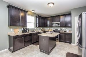 655 Cobblestone Dr, Delaware, OH 43015 photo 3
