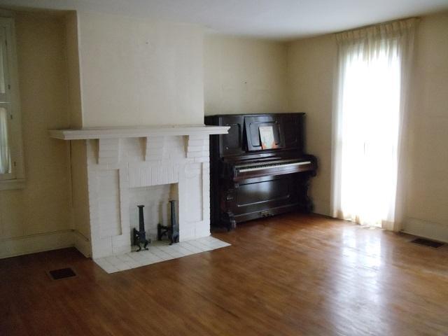 358 E Main St, Lancaster, OH 43130 photo 4