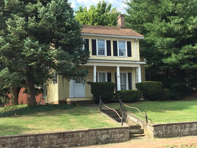 358 E Main St, Lancaster, OH 43130 photo 2