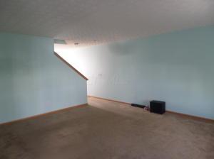 1402 Ithaca Dr, Columbus, OH 43228 photo 2