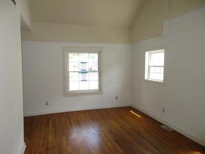 337 E Franklin St, Circleville, OH 43113 photo 8