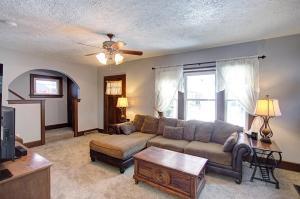 145 E Pacemont Rd, Columbus, OH 43202 photo 4