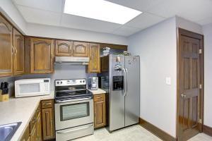 145 E Pacemont Rd, Columbus, OH 43202 photo 16