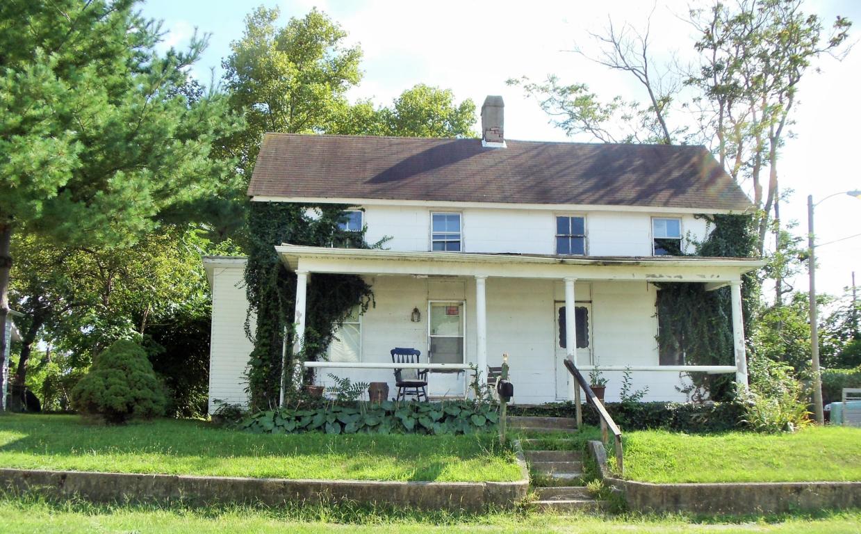 121 Walnut St, Circleville, OH 43113 photo 1