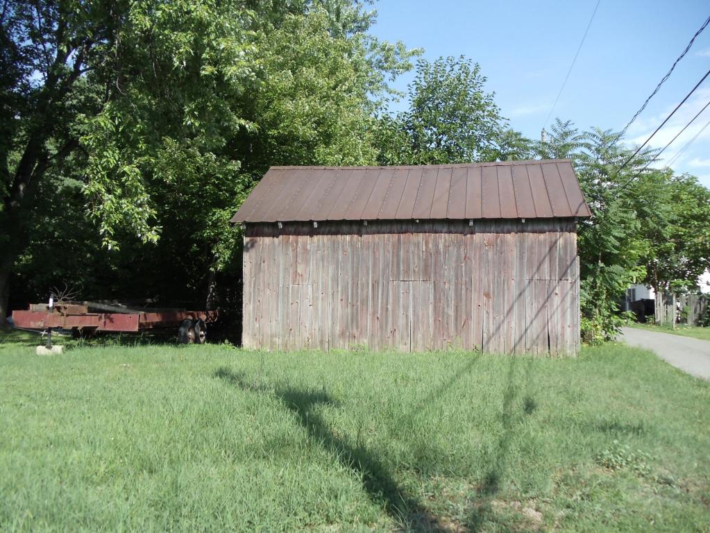 121 Walnut St, Circleville, OH 43113 photo 3