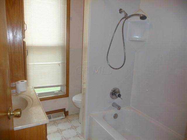 79 E Pratt St, Johnstown, OH 43031 photo 4