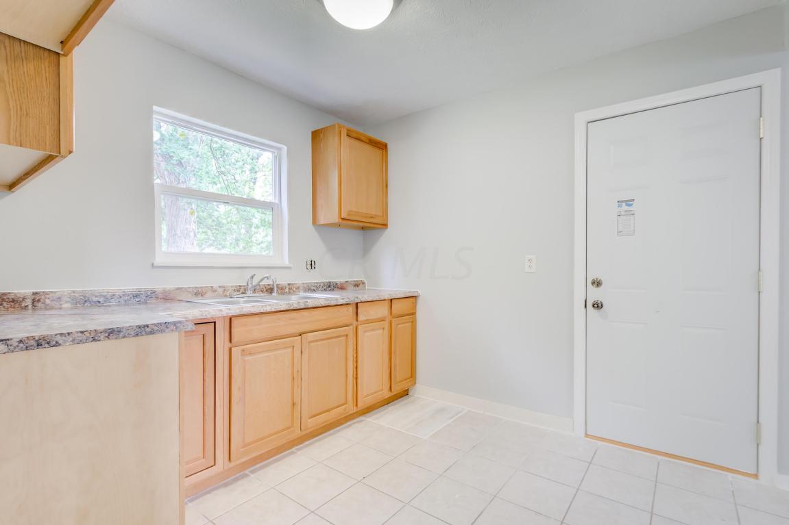 3352 Everson Rd W, Columbus, OH 43232 photo 9