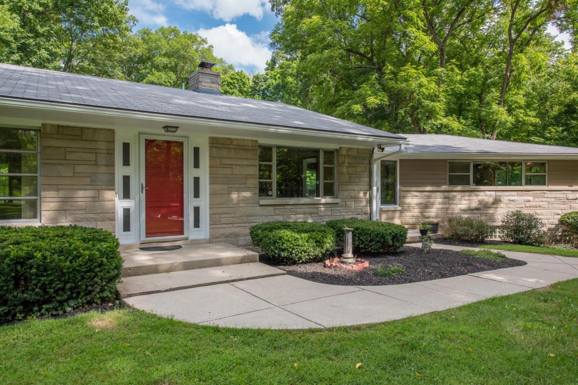 5880 Beechview Dr E, Worthington, OH 43085 photo 2