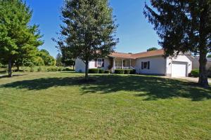 220 Pontious Ln, Circleville, OH 43113 photo 3