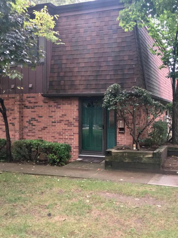 411 Shell Ct E, Columbus, OH 43213 photo 1