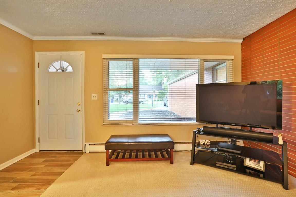 139 E Stanton Ave, Columbus, OH 43214 photo 3