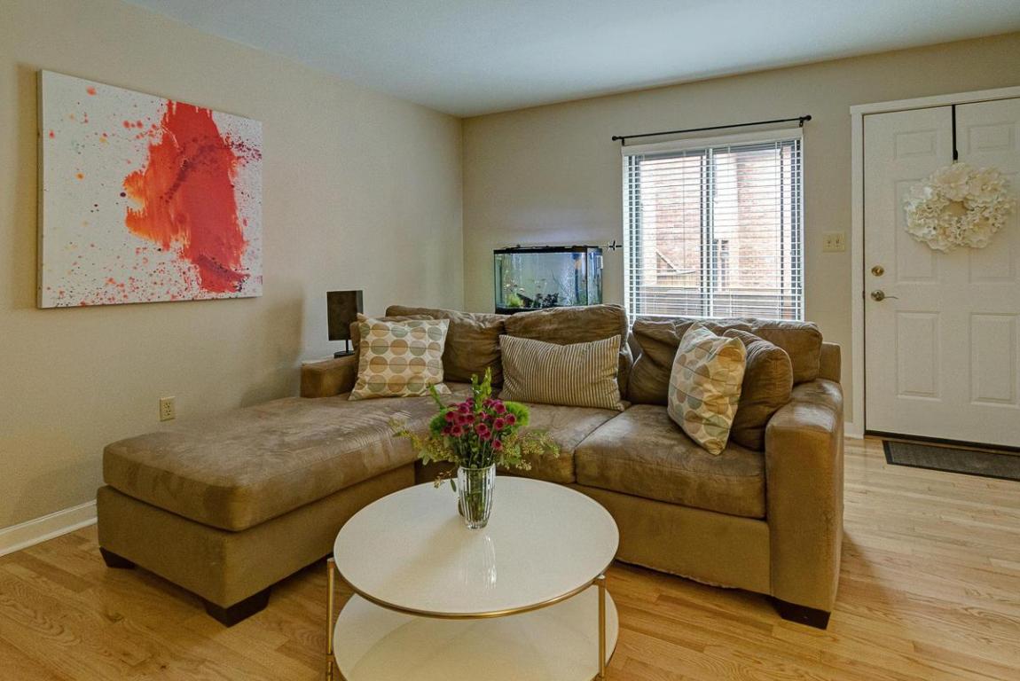 269 Lear St, Columbus, OH 43206 photo 4