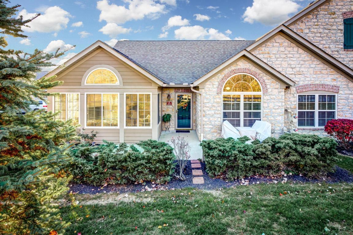 201 Stonegate Loop, Pataskala, OH 43062 photo 1