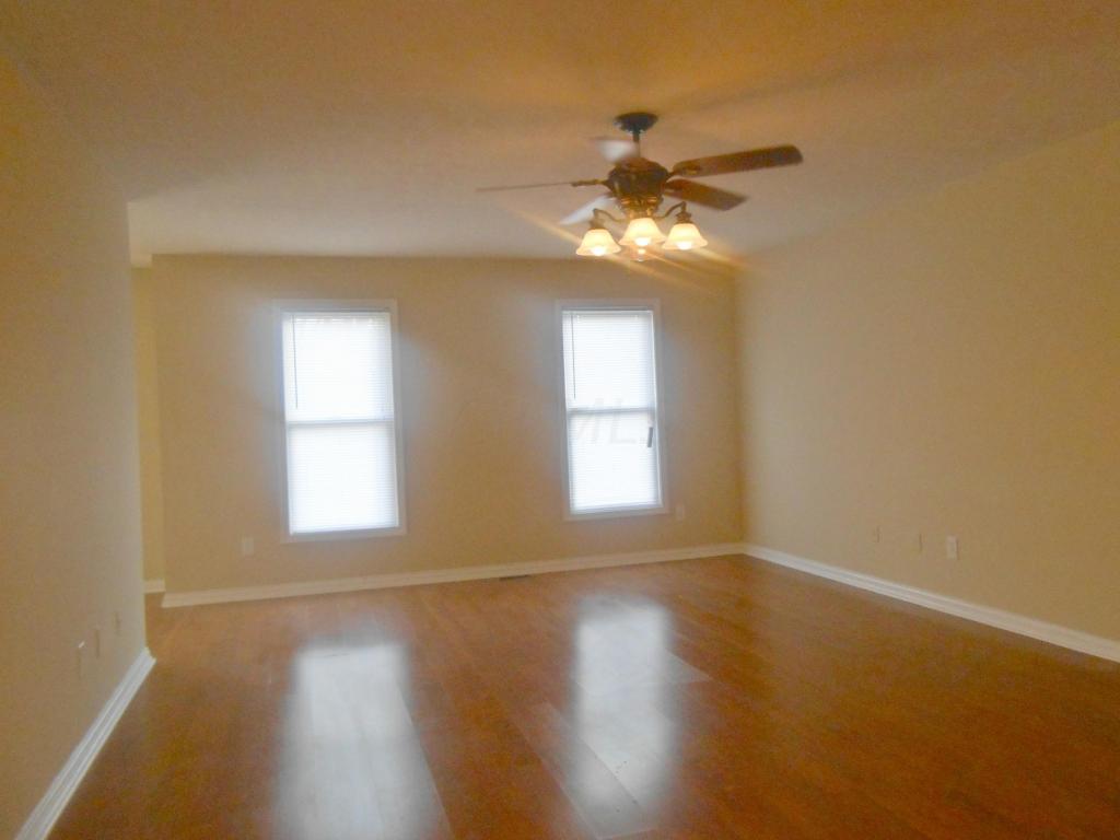 221 E Huntwork St, Baltimore, OH 43105 photo 2