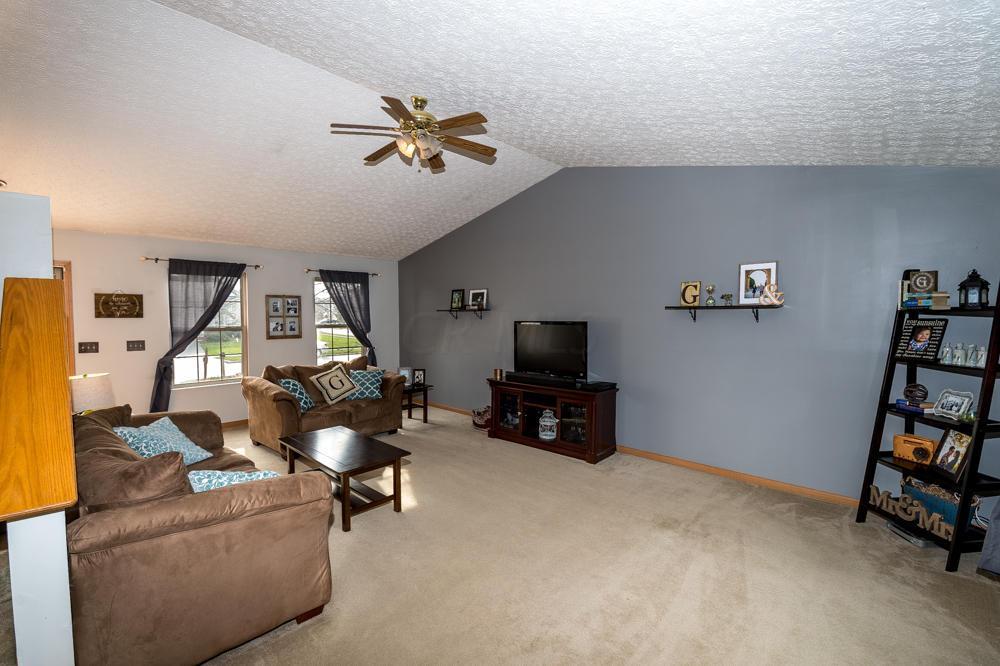 1380 Four Star Dr E, Galloway, OH 43119 photo 4