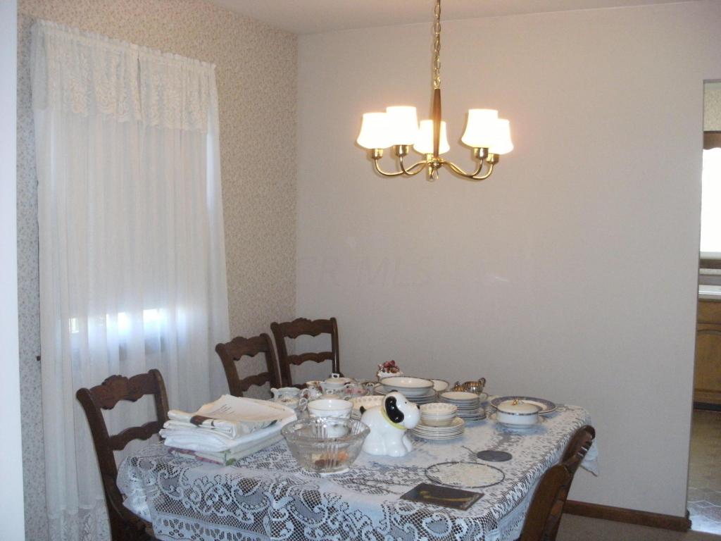 681 Fairlawn Dr, Circleville, OH 43113 photo 3