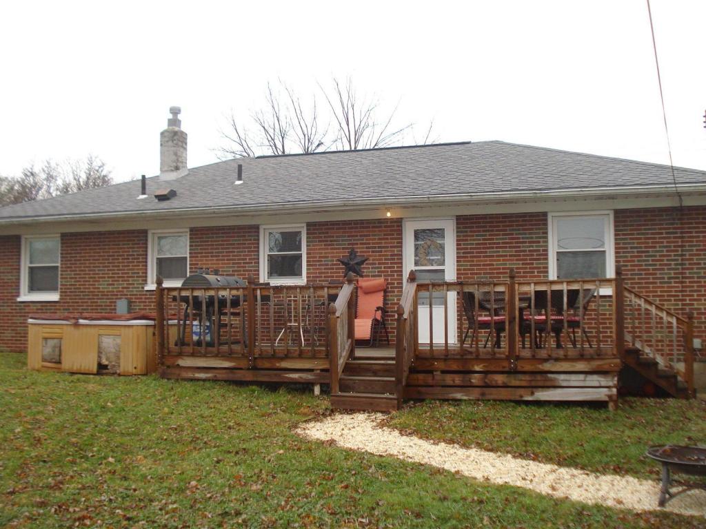 1031 Fruitland Rd, Springfield, OH 45503 photo 2