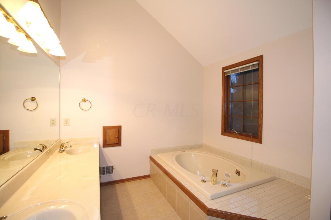 9330 Din Eidyn Dr, Dublin, OH 43017 photo 13