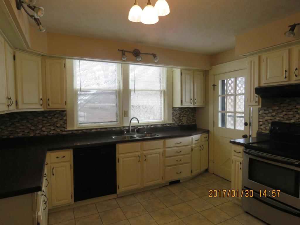 359 Hunter St E, Logan, OH 43138 photo 6