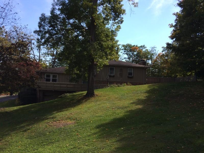 2811 Locust Dr, Springfield, OH 45504 photo 2