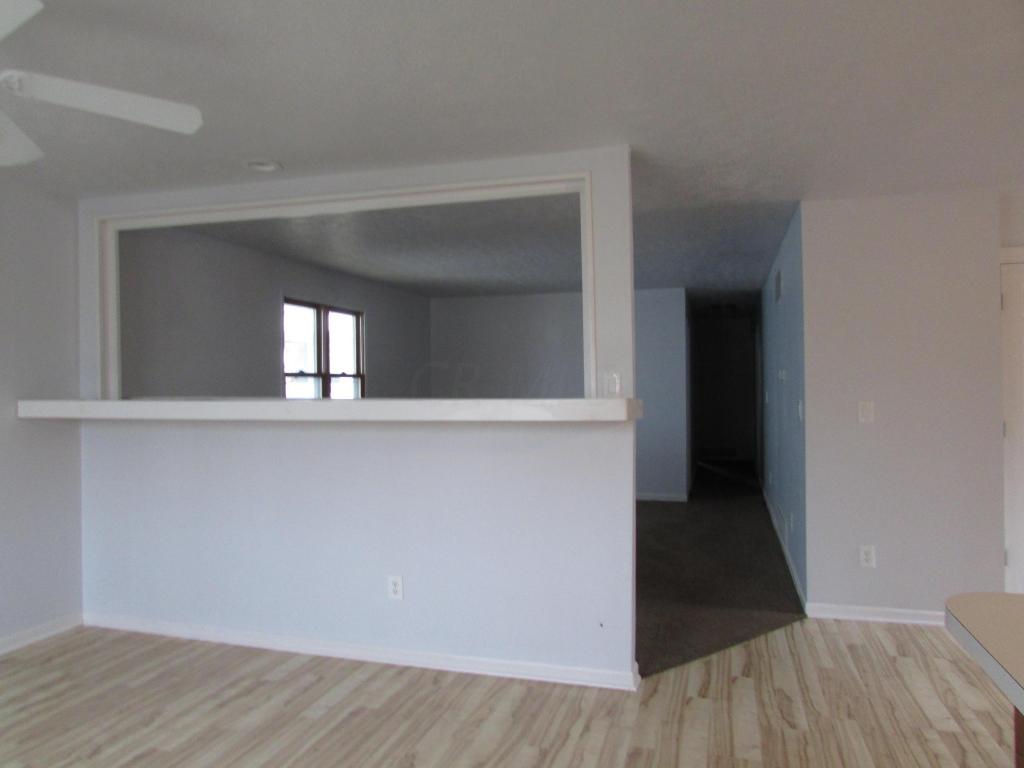 292 E William St, Delaware, OH 43015 photo 4