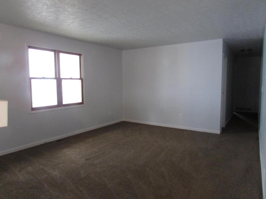 292 E William St, Delaware, OH 43015 photo 3
